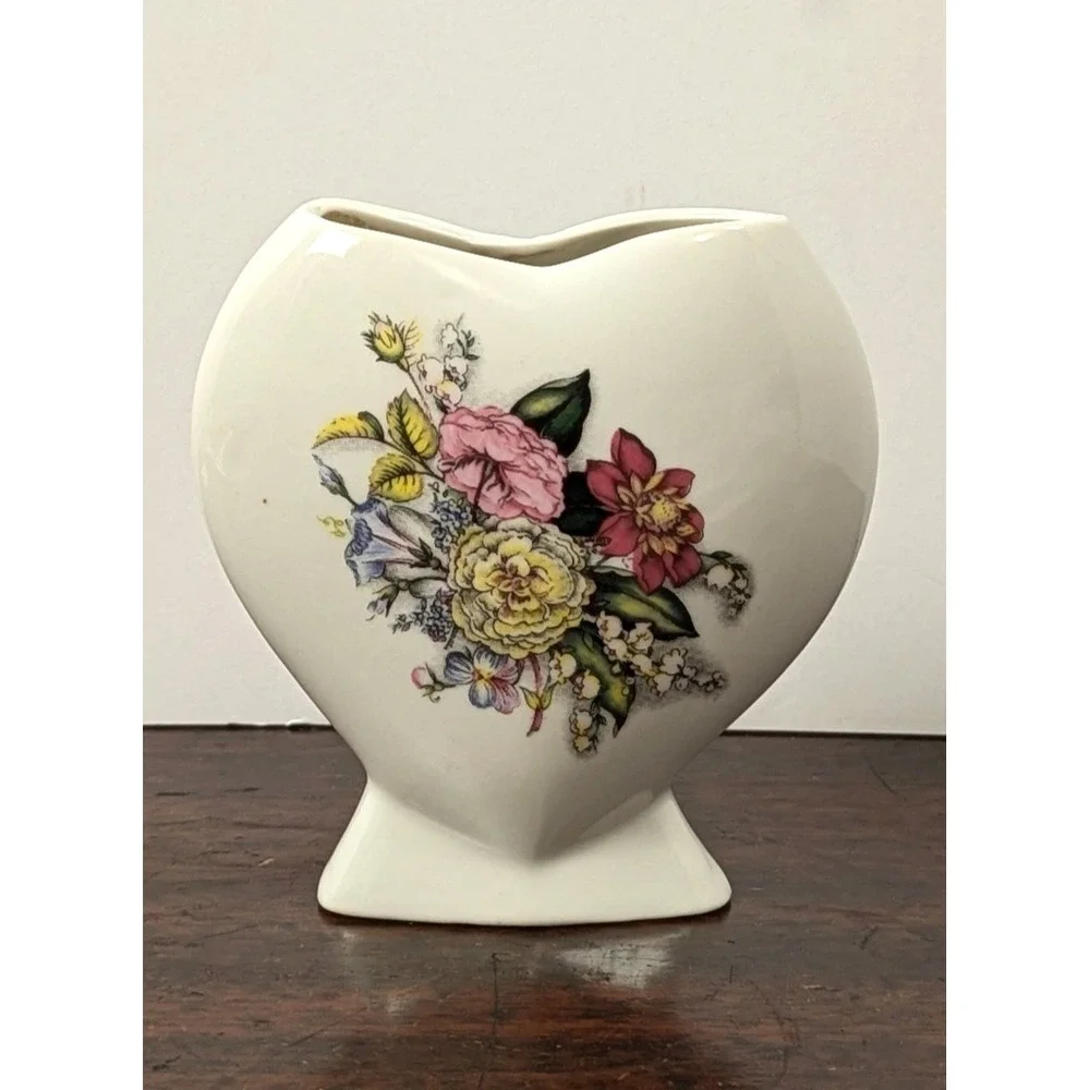 Vintage Heart Shaped Porcelain Floral Vase 4.5